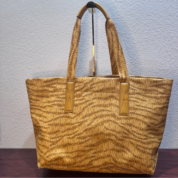 MICHAEL Michael Kors Large Logo The Michael Tote Bag‎ Marigold - Picture 2 of 10